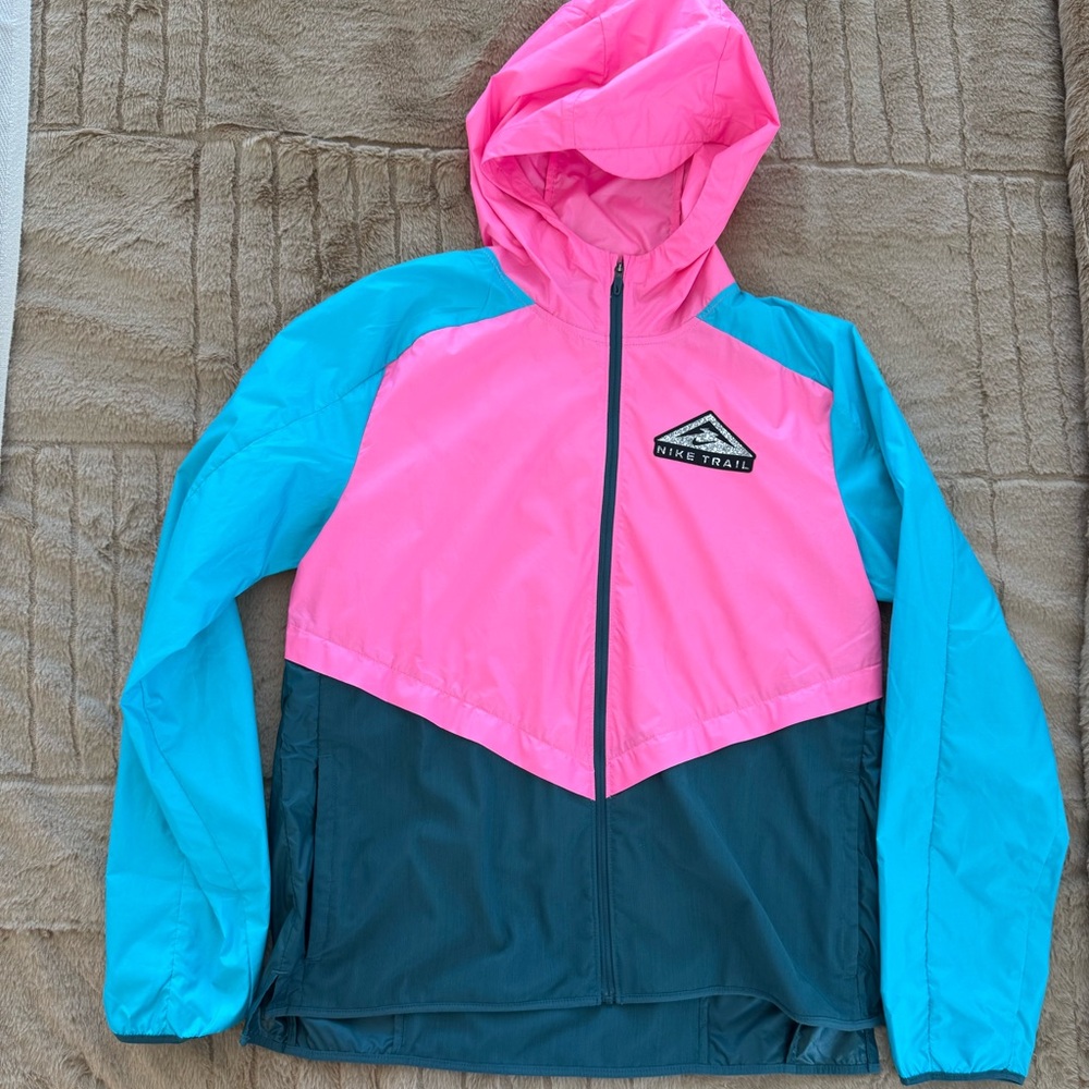 NWOT NIKE Shield Women's Trail Running Jacket in Medium